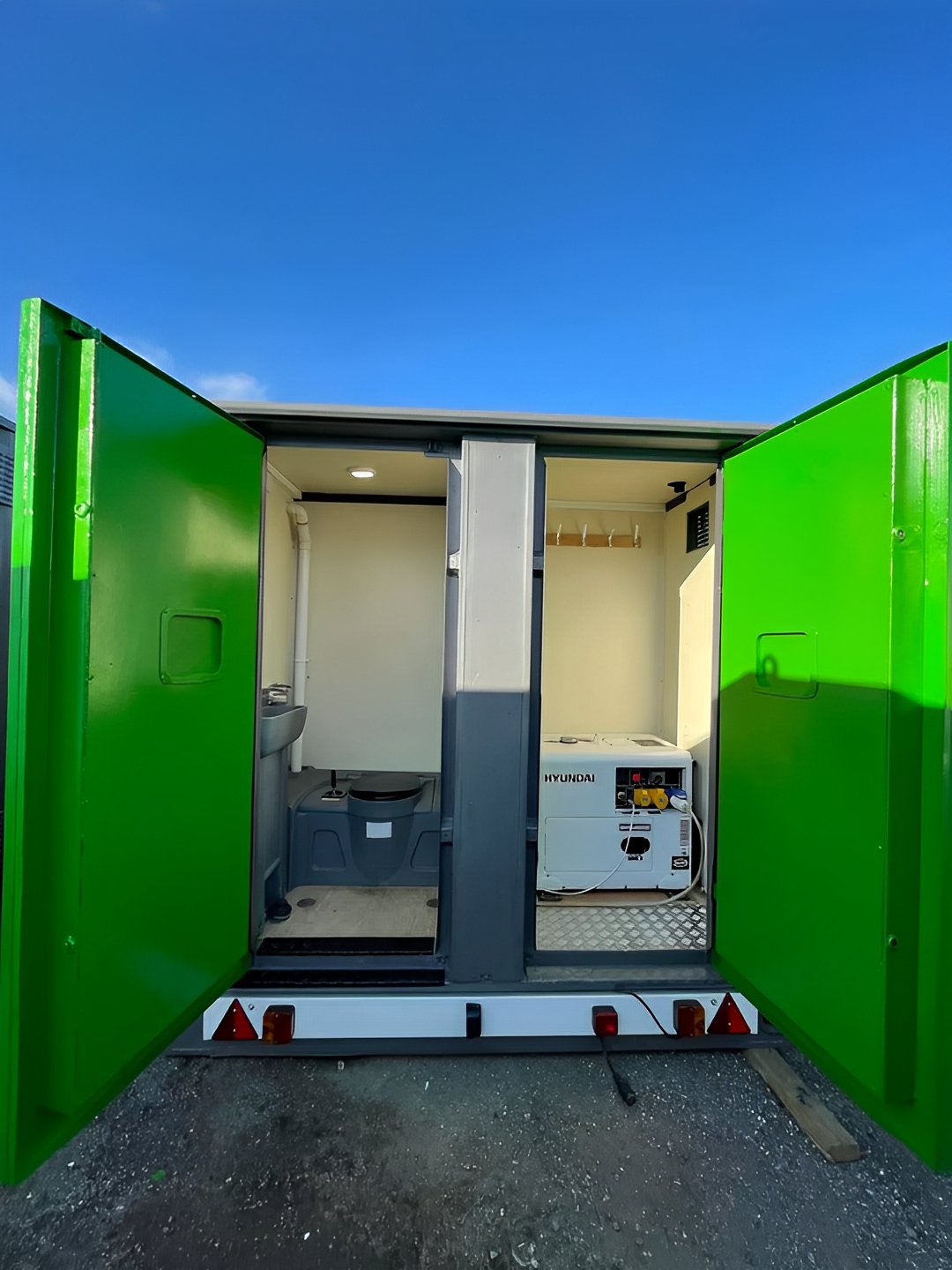 12 x 7.5ft Towable Mobile Welfare Unit With Diesel Generator - Image 4