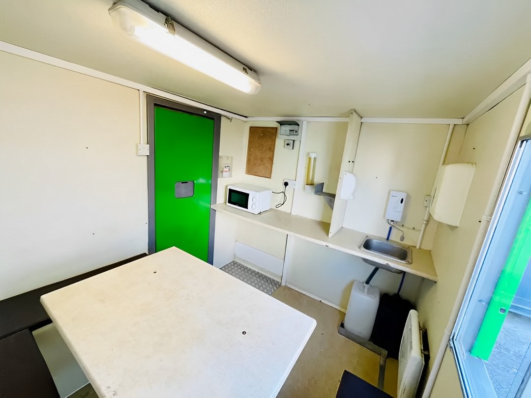 12 x 7.5ft Towable Mobile Welfare Unit With Diesel Generator - Image 7