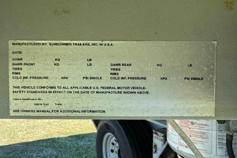 Used 2000 Sundowner 7304LQ 3 Horse Trailer with 9' Short Wall - Image 2