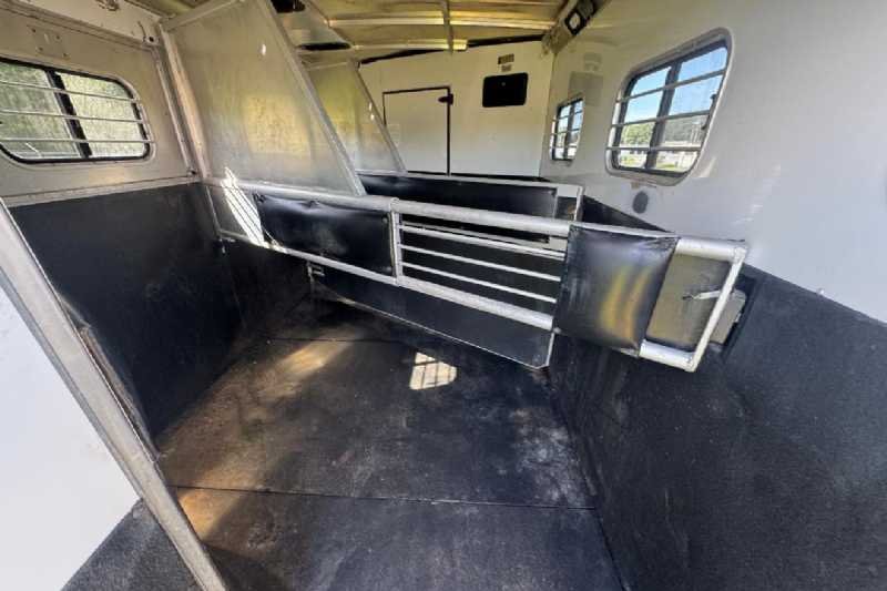 Used 2000 Sundowner 7304LQ 3 Horse Trailer with 9' Short Wall - Image 6