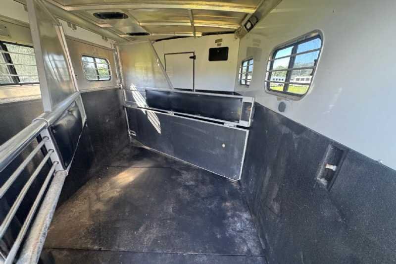 Used 2000 Sundowner 7304LQ 3 Horse Trailer with 9' Short Wall - Image 5