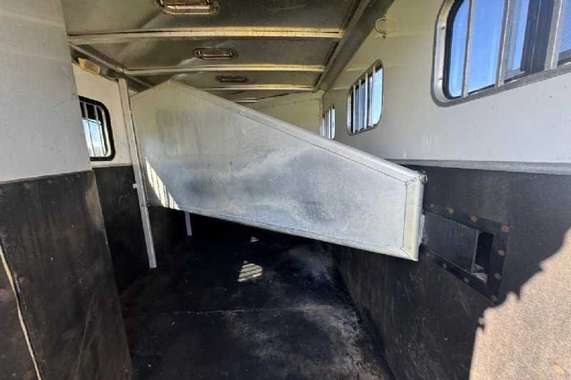 Used 2004 Exiss 7307 3 Horse Trailer with 7' Short Wall - Image 4