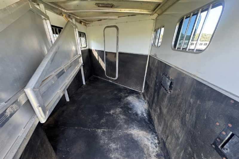 Used 2004 Exiss 7307 3 Horse Trailer with 7' Short Wall - Image 3