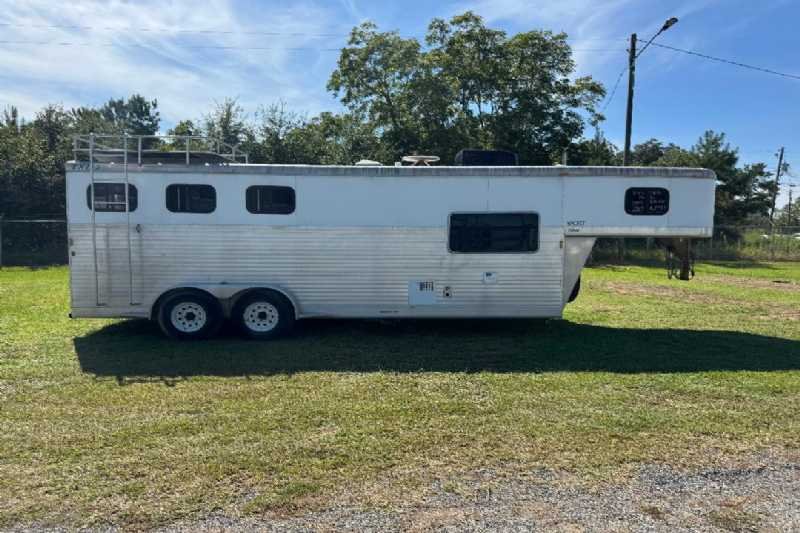 Used 2004 Exiss 7307 3 Horse Trailer with 7' Short Wall