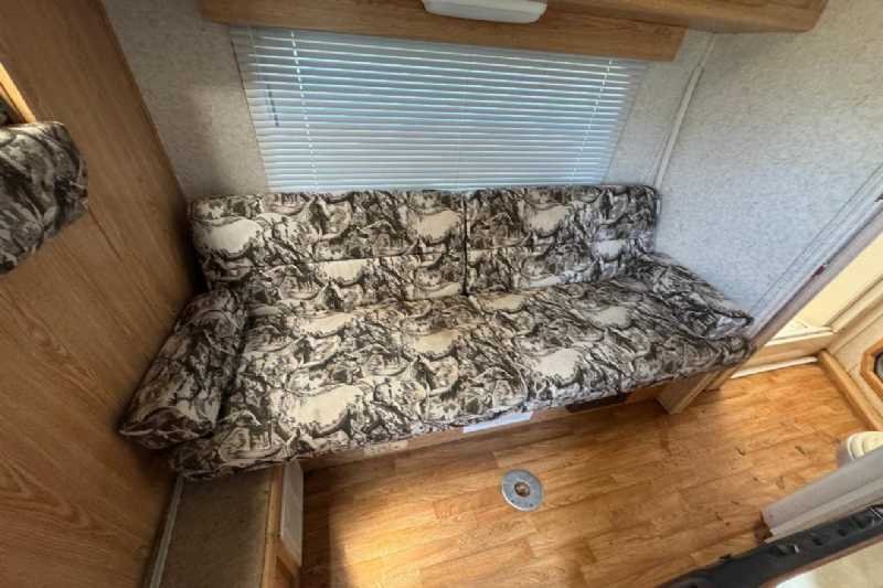 Used 2004 Exiss 7307 3 Horse Trailer with 7' Short Wall - Image 9