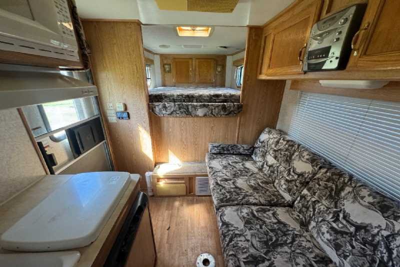 Used 2004 Exiss 7307 3 Horse Trailer with 7' Short Wall - Image 11