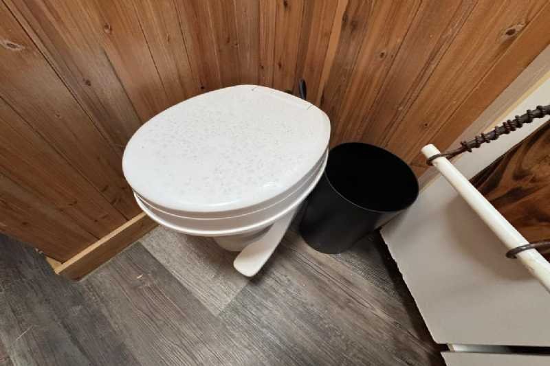 Used 1996 4 Star 8414LQ 4 Horse Trailer with 14' Short Wall - Image 11