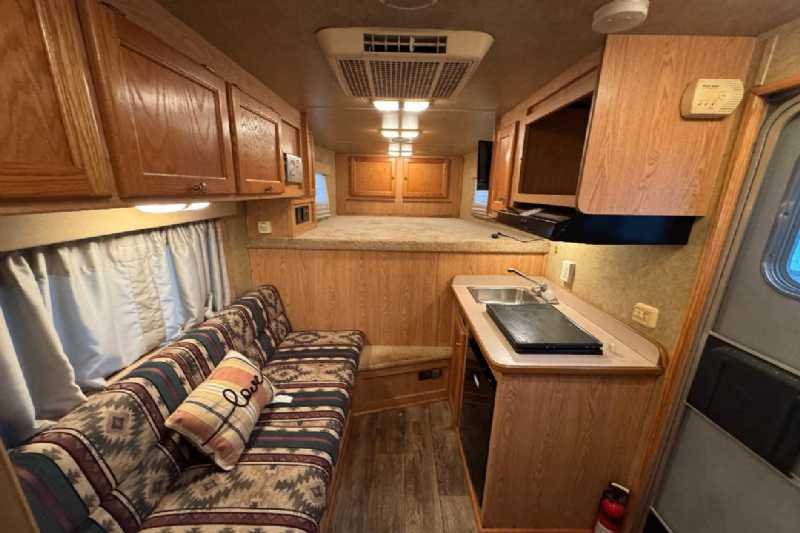 Used 2006 Exiss ES307LQ 3 Horse Trailer with 7' Short Wall - Image 18