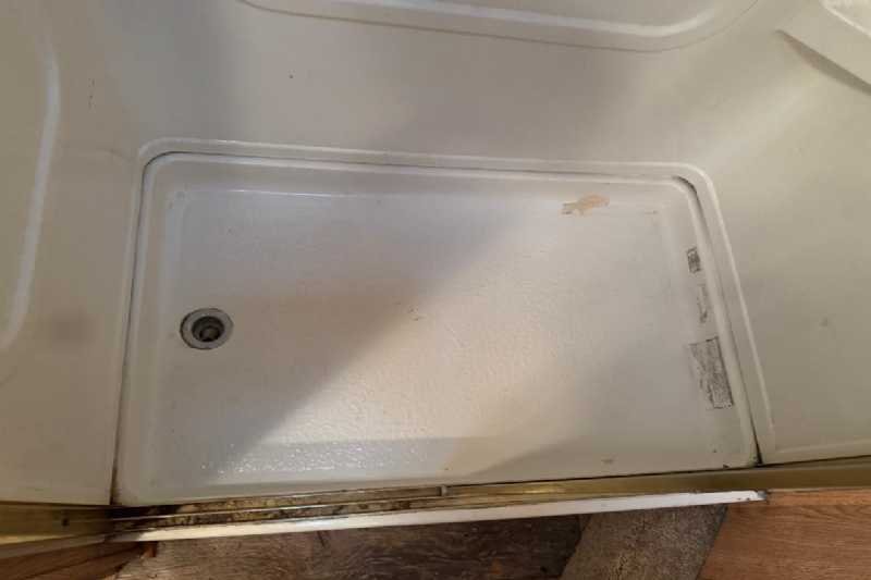 Used 2006 Exiss ES307LQ 3 Horse Trailer with 7' Short Wall - Image 8