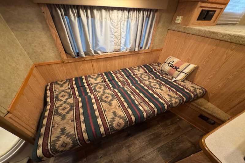 Used 2006 Exiss ES307LQ 3 Horse Trailer with 7' Short Wall - Image 13