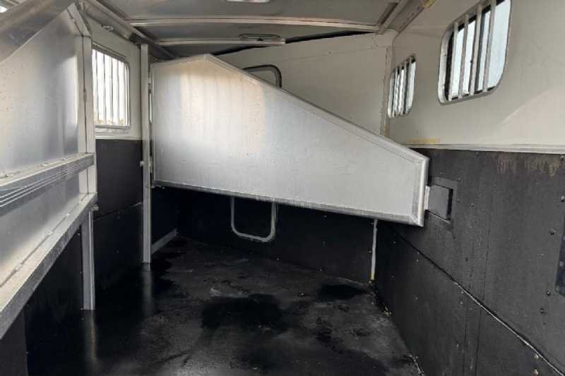 Used 2006 Exiss ES307LQ 3 Horse Trailer with 7' Short Wall - Image 5