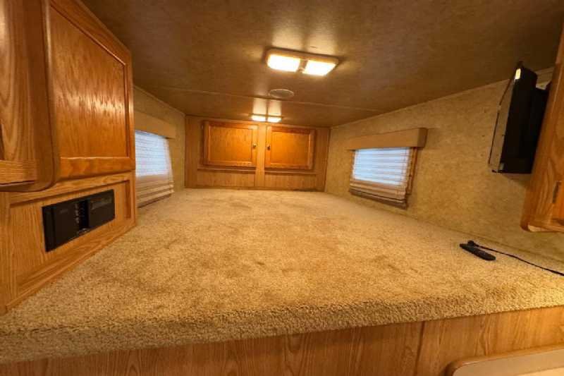 Used 2006 Exiss ES307LQ 3 Horse Trailer with 7' Short Wall - Image 17