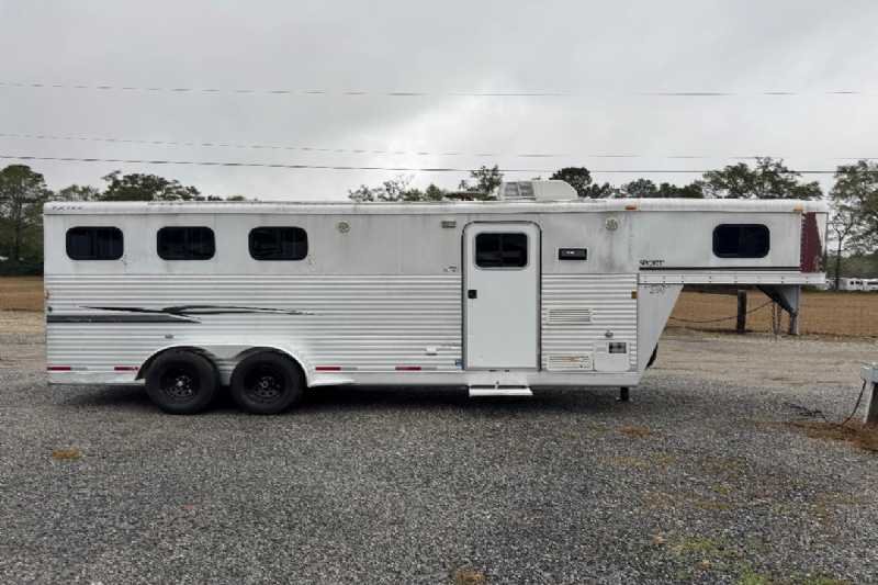 Used 2006 Exiss ES307LQ 3 Horse Trailer with 7' Short Wall
