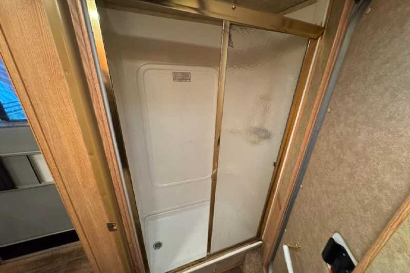 Used 2006 Exiss ES307LQ 3 Horse Trailer with 7' Short Wall - Image 10