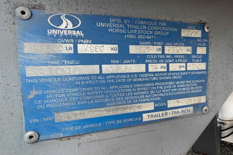 Used 2006 Exiss ES307LQ 3 Horse Trailer with 7' Short Wall - Image 2