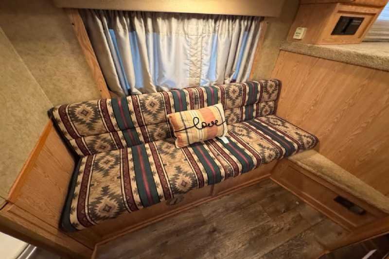 Used 2006 Exiss ES307LQ 3 Horse Trailer with 7' Short Wall - Image 14