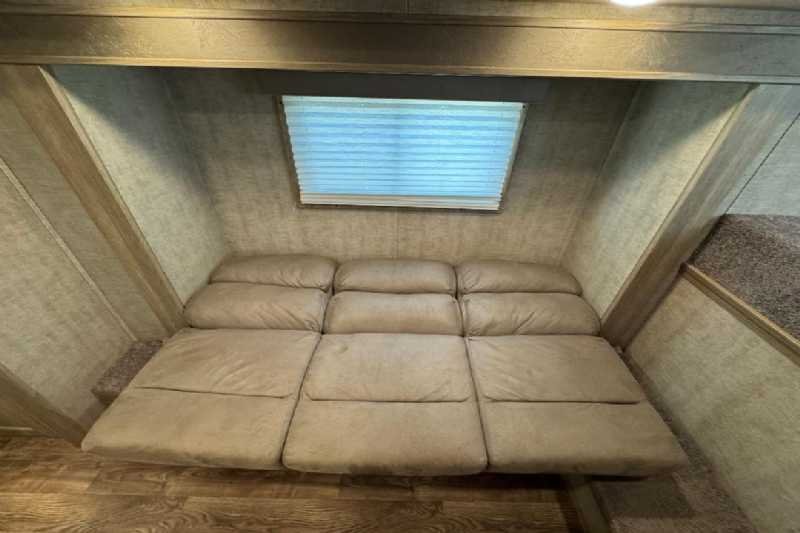 Used 2020 Shadow M-69286S-4SL-GN-E-10'6 LQ 4 Horse Trailer with 11' Short Wall - Image 17