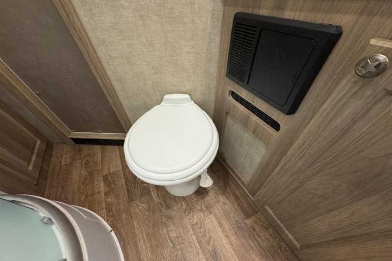 Used 2020 Shadow M-69286S-4SL-GN-E-10'6 LQ 4 Horse Trailer with 11' Short Wall - Image 14