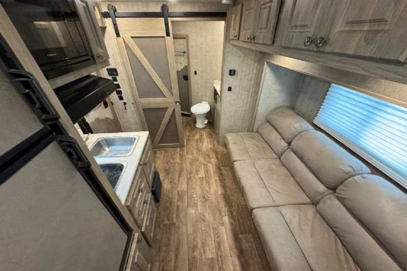 Used 2020 Shadow M-69286S-4SL-GN-E-10'6 LQ 4 Horse Trailer with 11' Short Wall - Image 19