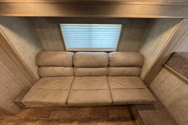 Used 2020 Shadow M-69286S-4SL-GN-E-10'6 LQ 4 Horse Trailer with 11' Short Wall - Image 18