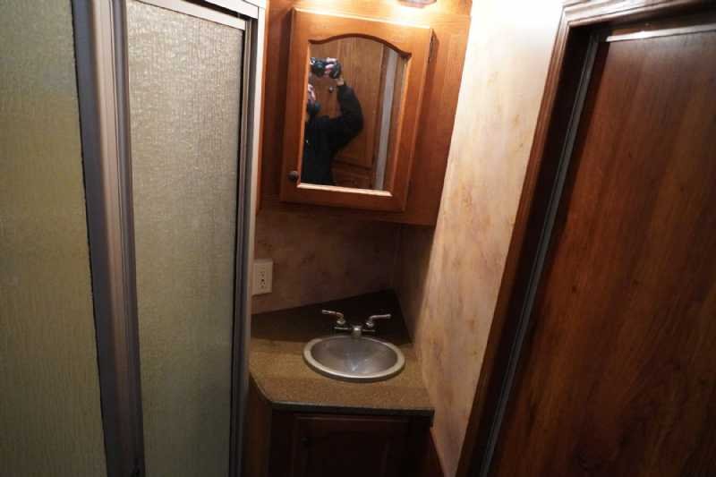 Used 2013 Lakota CHARGER 4 Horse Trailer with 13' Short Wall 4 Horse Trailer with 11' Short Wall - Image 14