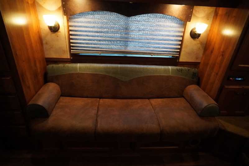 Used 2013 Lakota CHARGER 4 Horse Trailer with 13' Short Wall 4 Horse Trailer with 11' Short Wall - Image 17