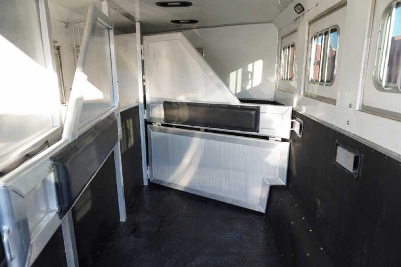 Used 2013 Lakota CHARGER 4 Horse Trailer with 13' Short Wall 4 Horse Trailer with 11' Short Wall - Image 6