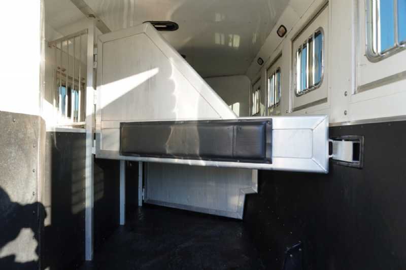 Used 2013 Lakota CHARGER 4 Horse Trailer with 13' Short Wall 4 Horse Trailer with 11' Short Wall - Image 8