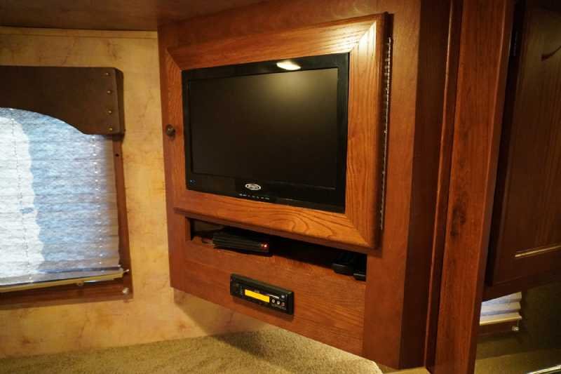 Used 2013 Lakota CHARGER 4 Horse Trailer with 13' Short Wall 4 Horse Trailer with 11' Short Wall - Image 21