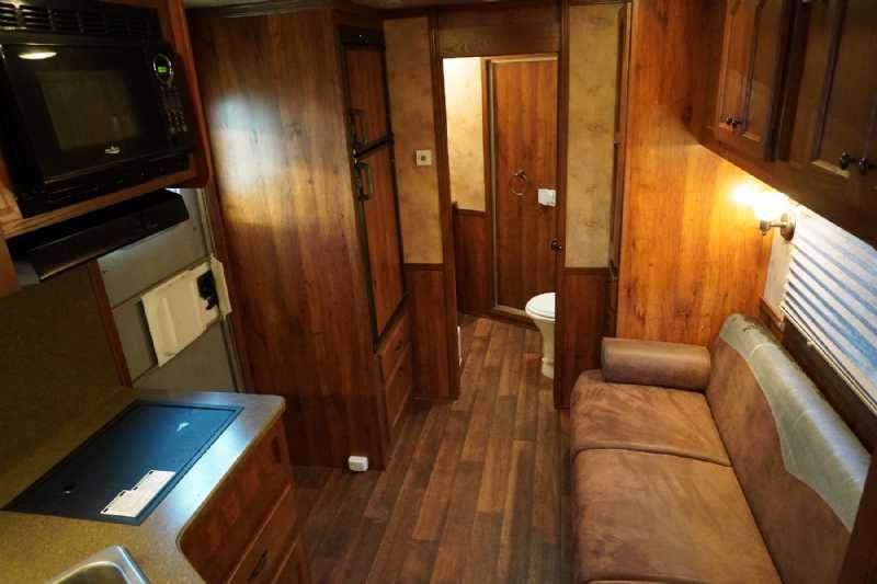 Used 2013 Lakota CHARGER 4 Horse Trailer with 13' Short Wall 4 Horse Trailer with 11' Short Wall - Image 20