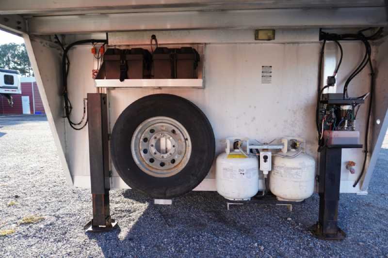 Used 2013 Lakota CHARGER 4 Horse Trailer with 13' Short Wall 4 Horse Trailer with 11' Short Wall - Image 27