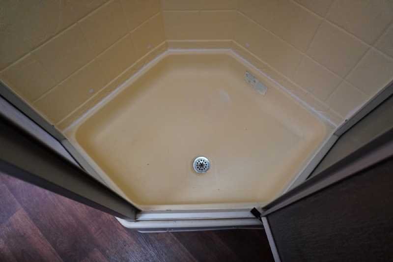 Used 2013 Lakota CHARGER 4 Horse Trailer with 13' Short Wall 4 Horse Trailer with 11' Short Wall - Image 11