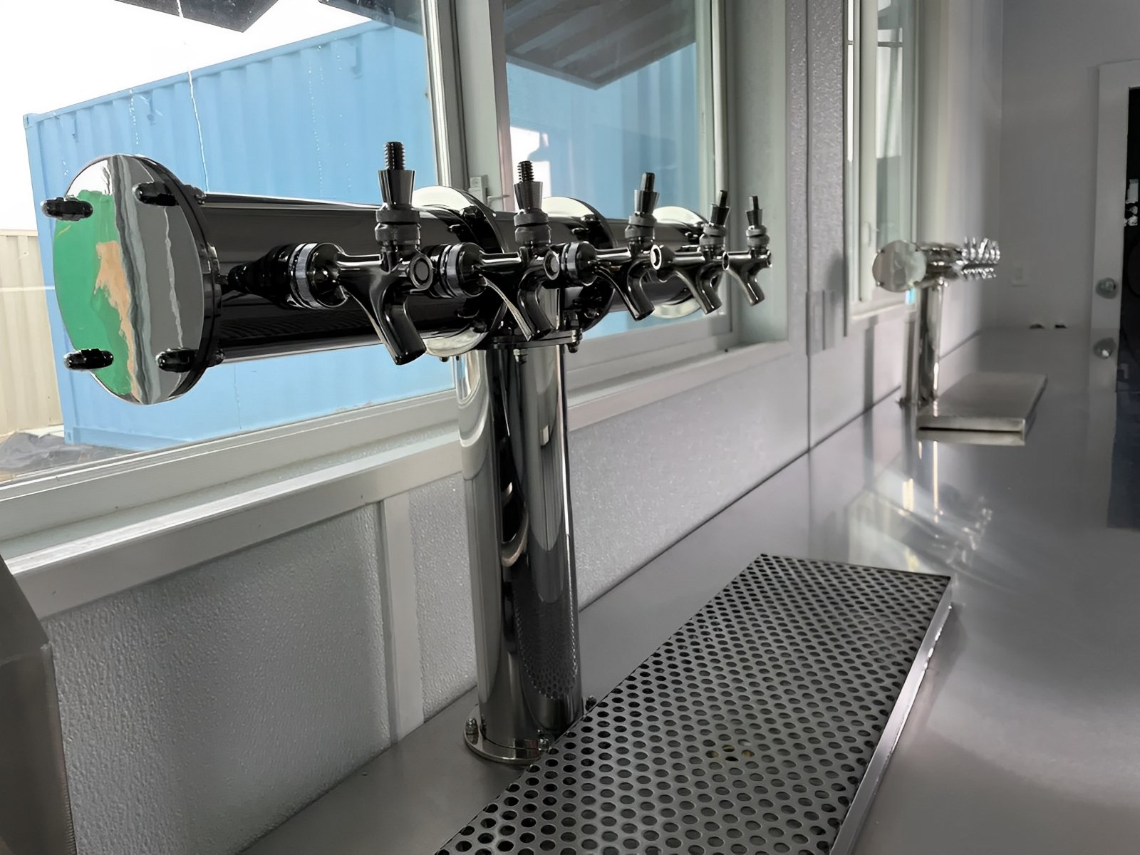 40ft Shipping Container Bar - Image 9