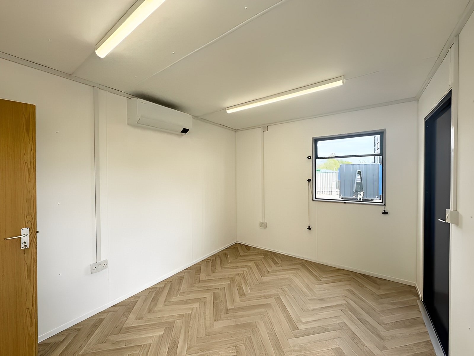 Custom 32Ft × 10ft Cabin Office + Canteen + 1+1 WC Wash Rooms Anti-Vandal - Image 10