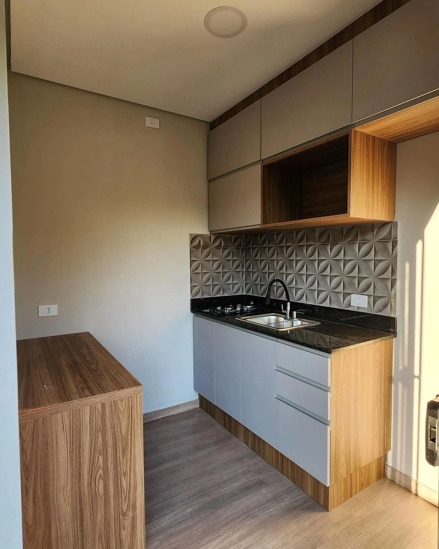 Custom 20ft Shipping Container Home With Water Tank - Image 2