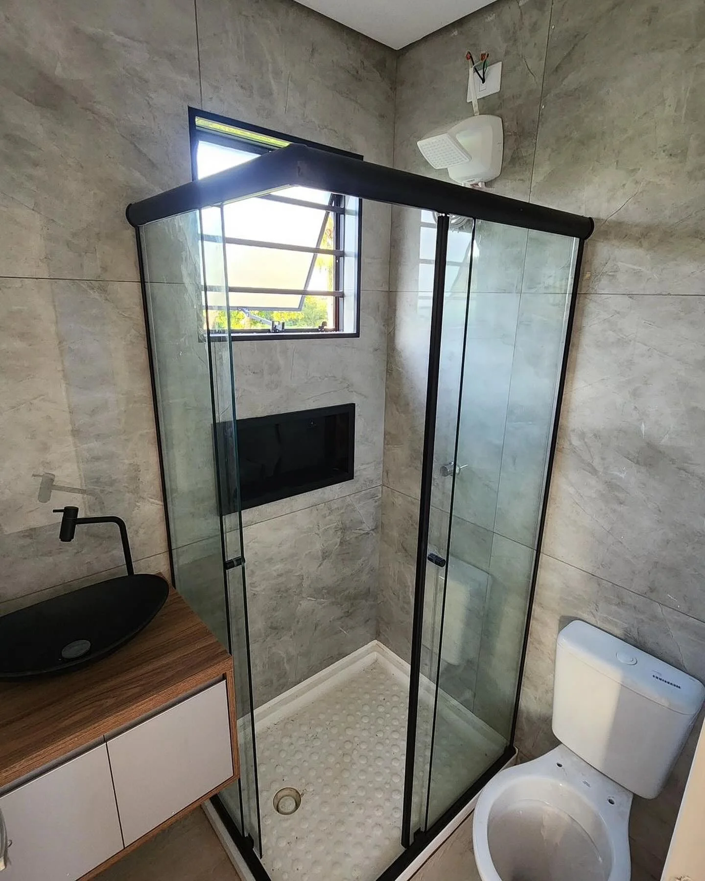 Custom 20ft Shipping Container Home With Water Tank - Image 4