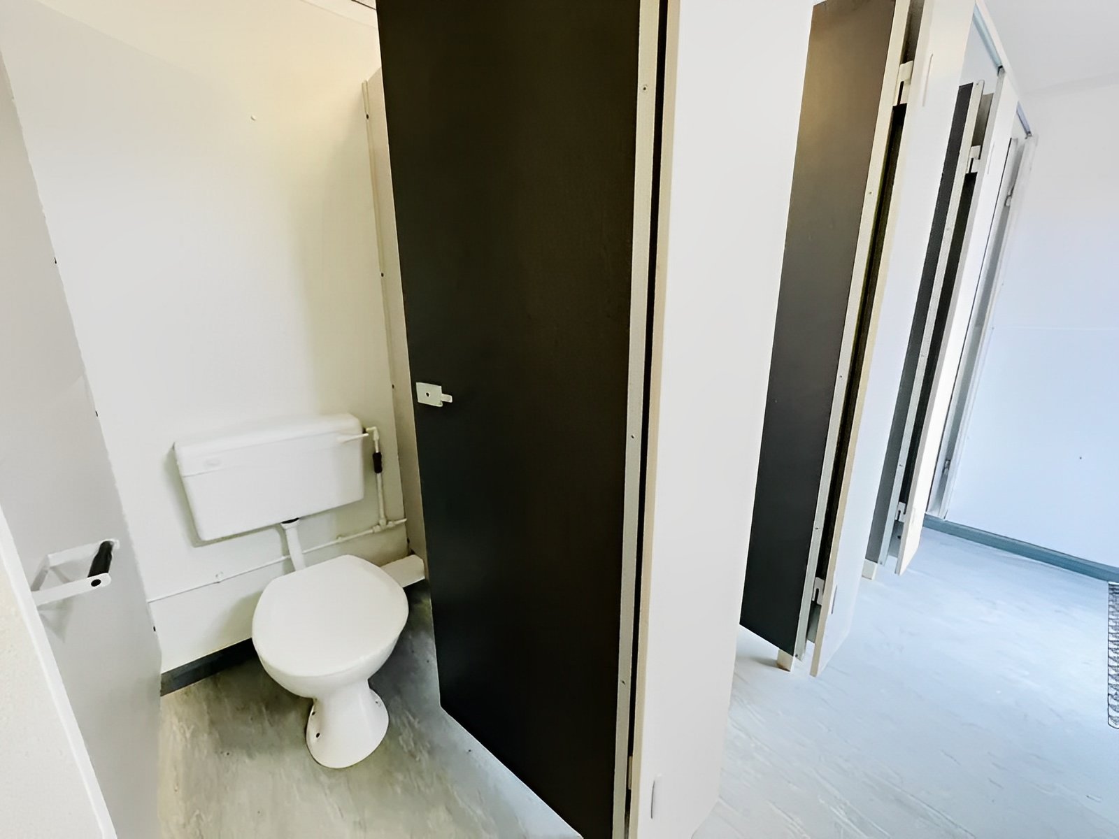 Toilet Block + Shower 24 x 9 Ft | 4 + 1 Toilet | Separate Shower Room - Image 7