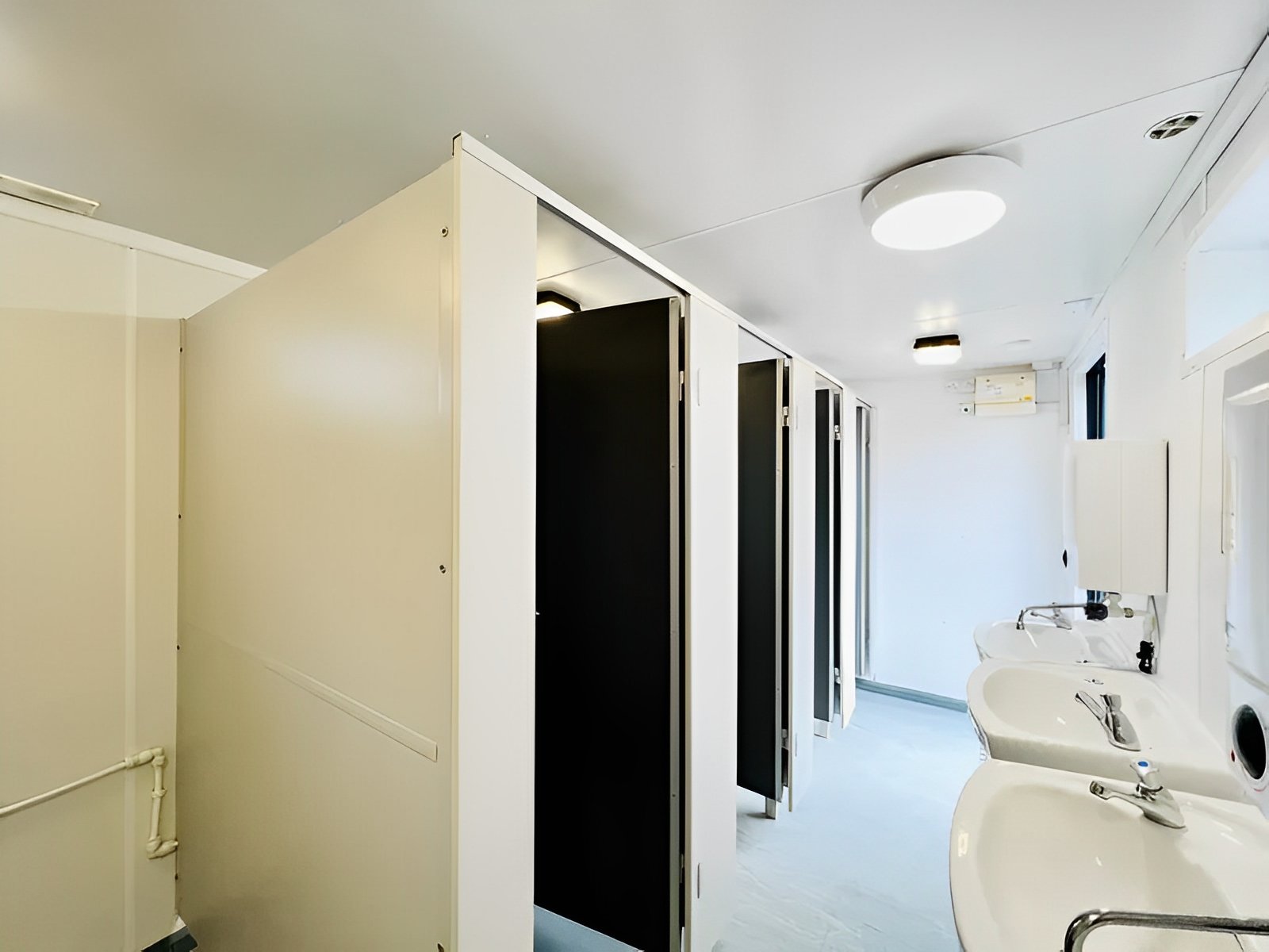 Toilet Block + Shower 24 x 9 Ft | 4 + 1 Toilet | Separate Shower Room - Image 10
