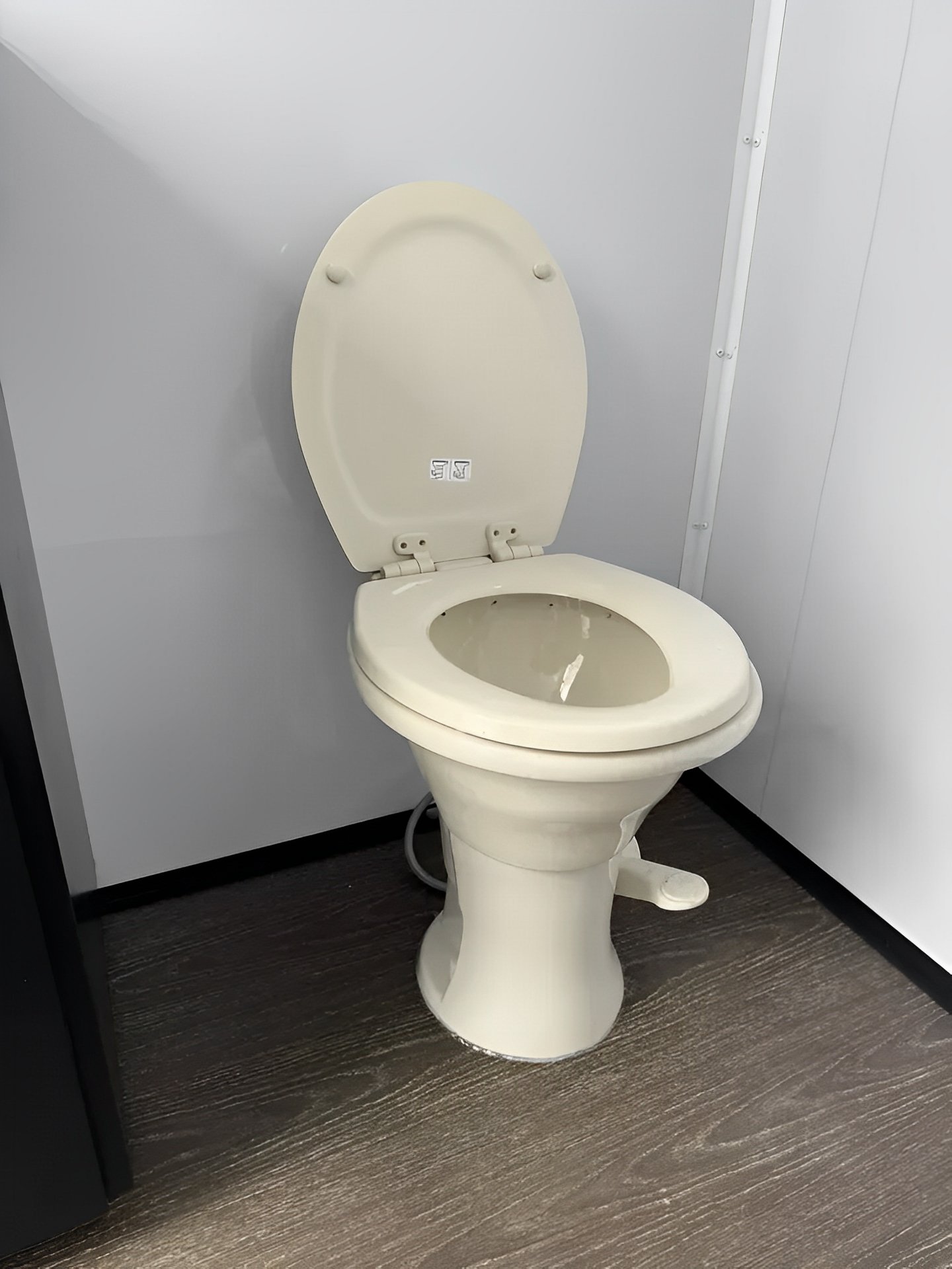 Upscale 2 Station Portable Restroom Trailer 7′ x 14′ - Image 8